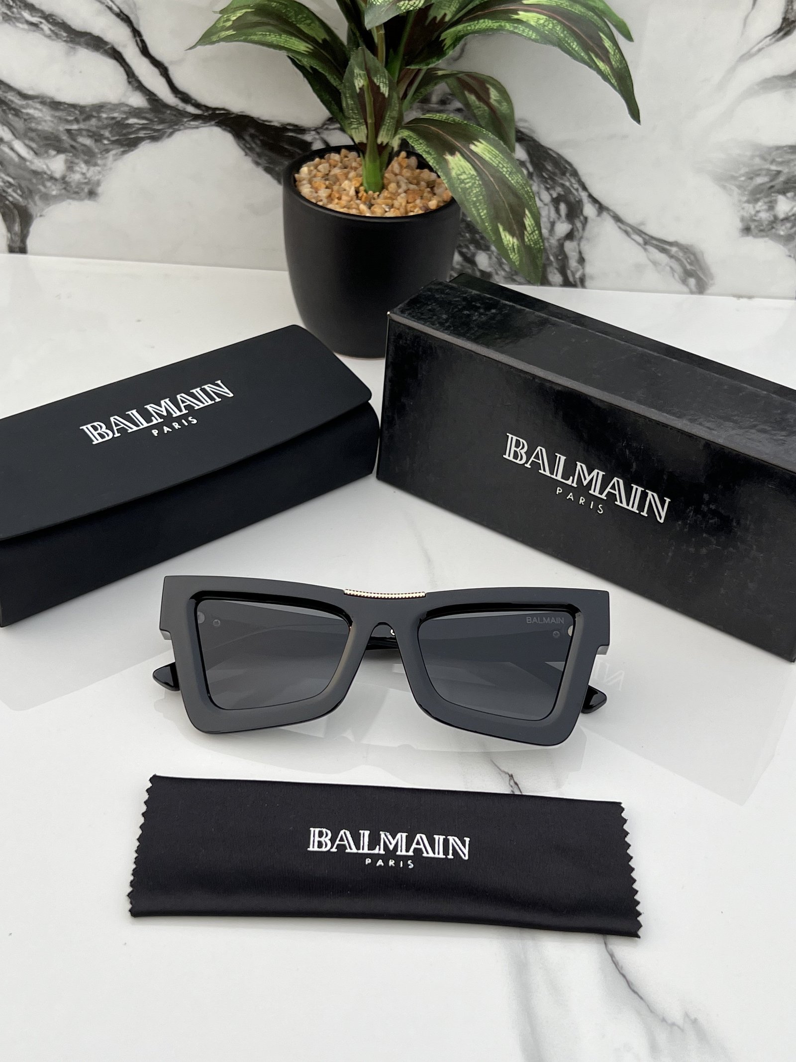 Branded  BLMN Bold 4 Full Black Sunglasses