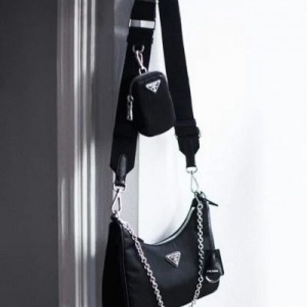 Prada_Re-Edition_2005_with_og_box_306